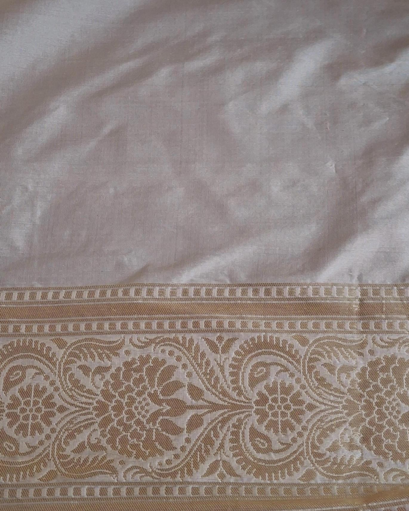 Antique Gold & Shwet Lotus Elegance