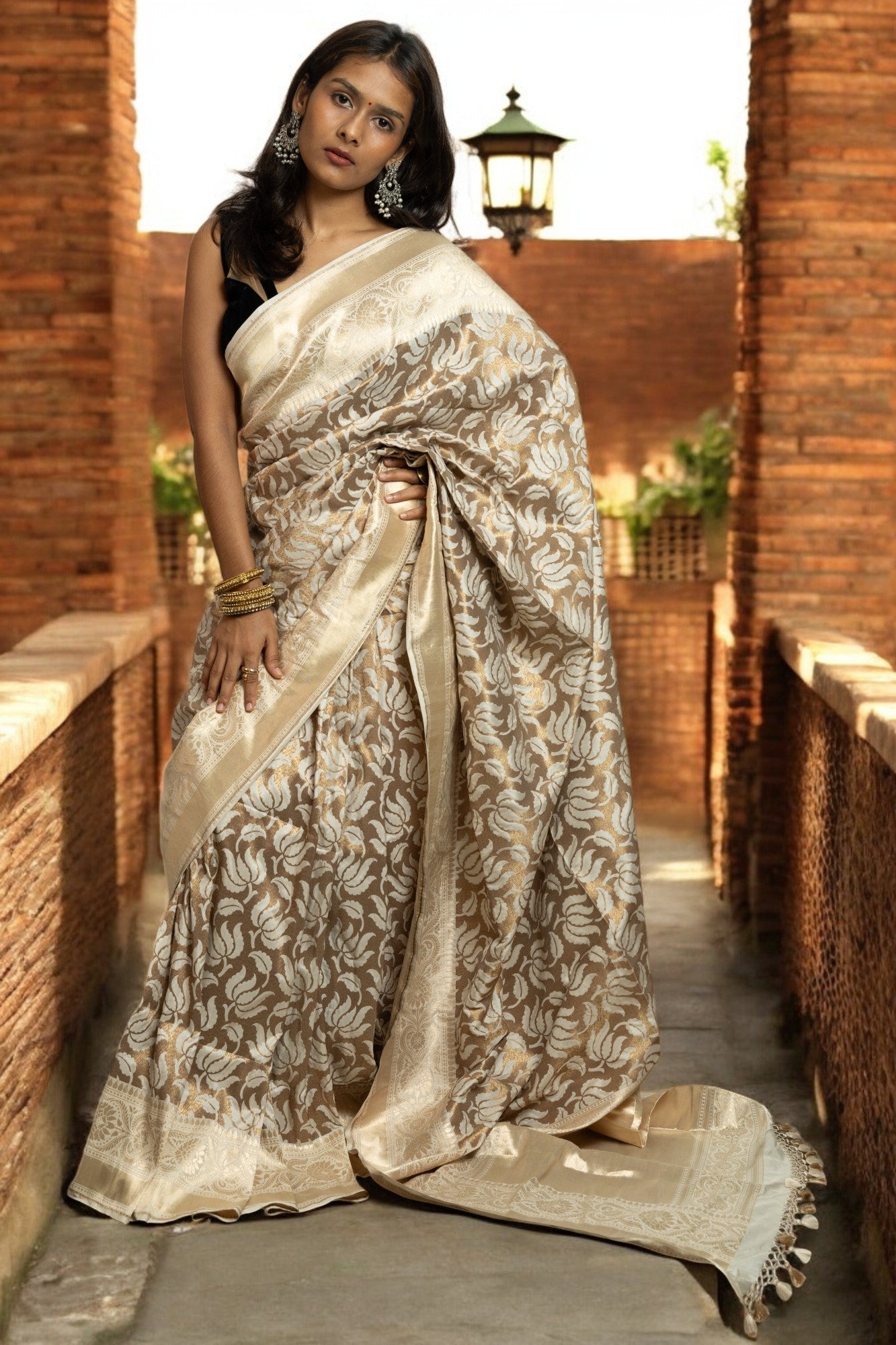 Antique Gold & Shwet Lotus Elegance