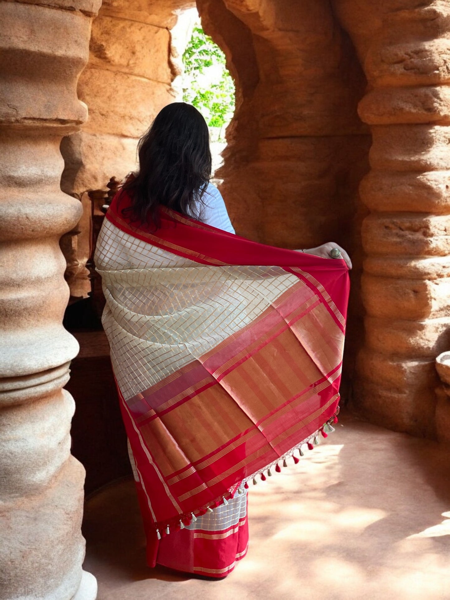 Shwet-Rakht Checks Kora Elegance