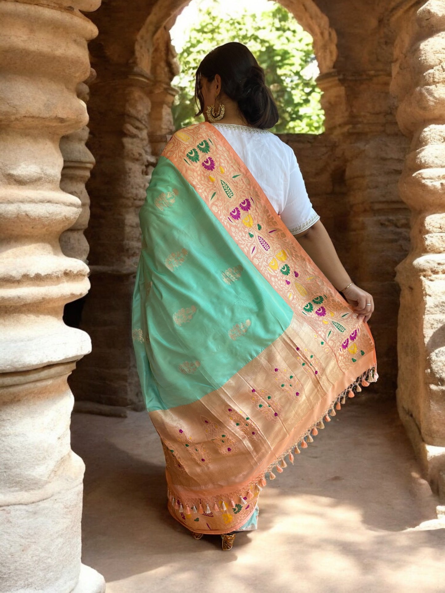 Sea Green Floral Kadhuwa Beauty With Powder Peach Meenakari