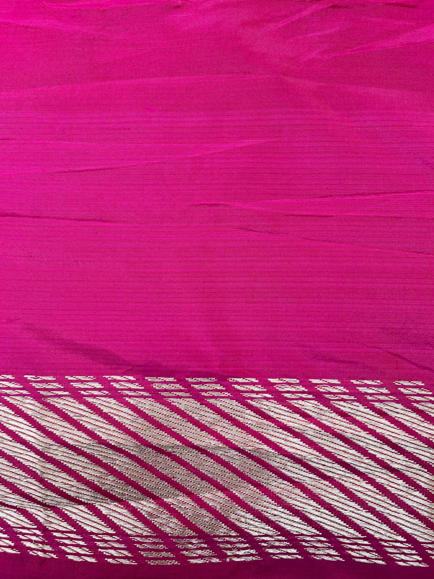 Golden gleam with Fuchsia Panch Meena