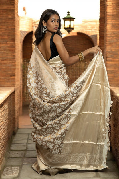 Antique Gold & Shwet Lotus Elegance
